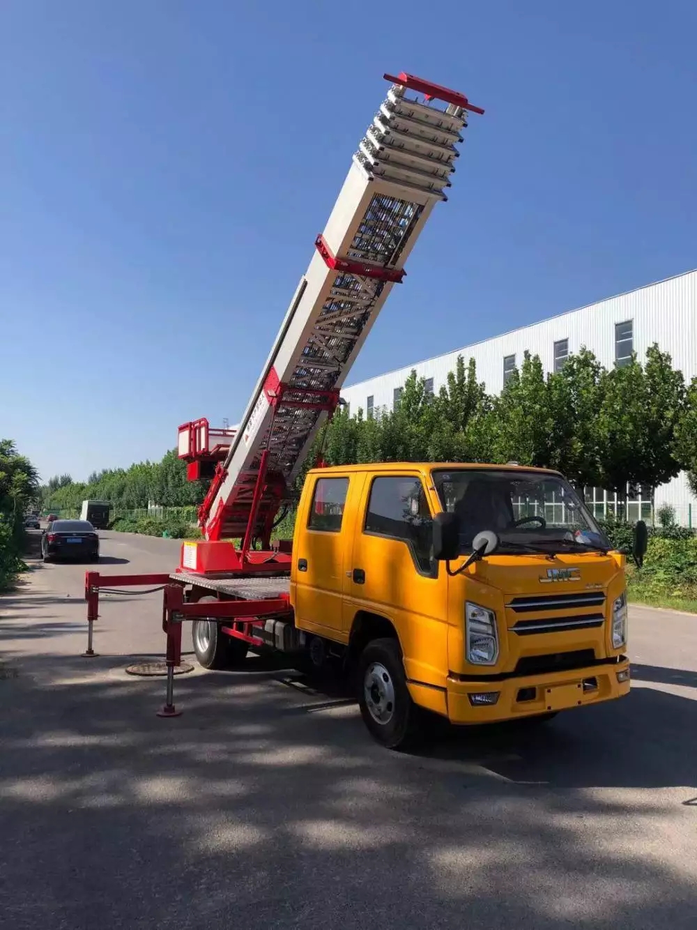 宜阳附近的云梯车出租服务：轻松解决高空作业需求