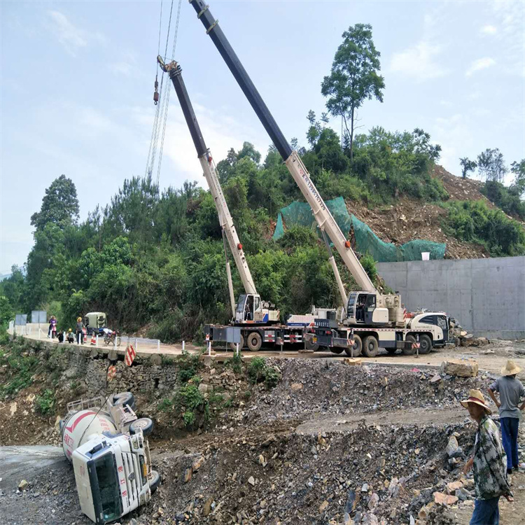 宜阳汽车掉沟里叫吊车救援要多少钱